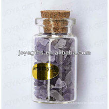 Colección de piedras preciosas de chip Amethyst en botella